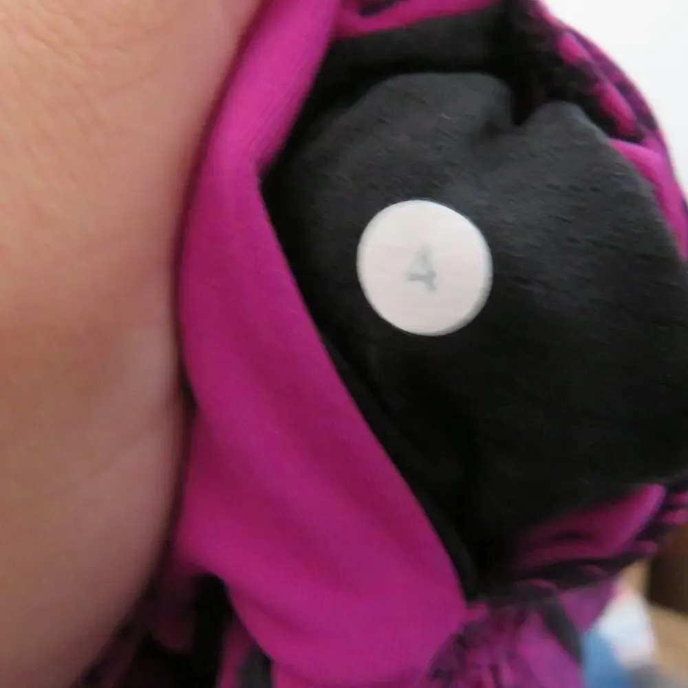 Lululemon Women Sz 4 Deep Fuschia Black Outrun 17